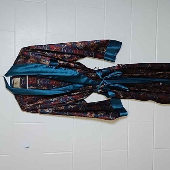 Vintage Elegant Print Satin Robe with Rich Dark Teal Green Accents - Picture 9 of 9